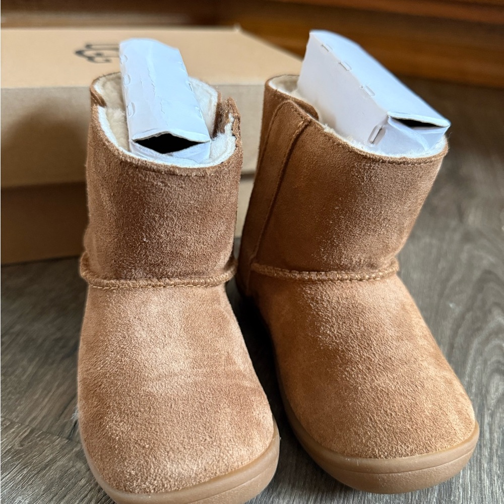 UGG Toddler Girl Brown Keelan Boots - Picture 4 of 9
